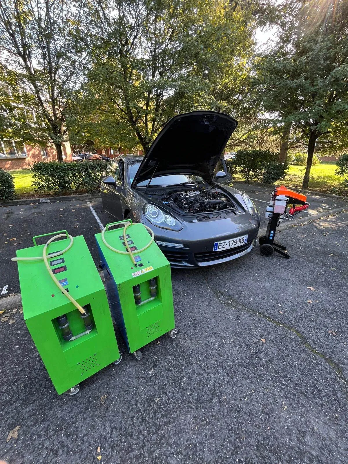 Máquina de hidrógeno conectada a un Porsche